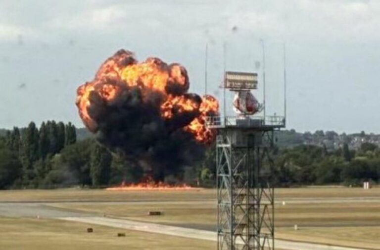 LONDON FLIGHT CRASH